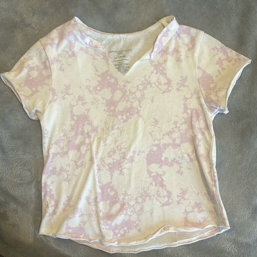 Girl’s size 6 T shirt.
